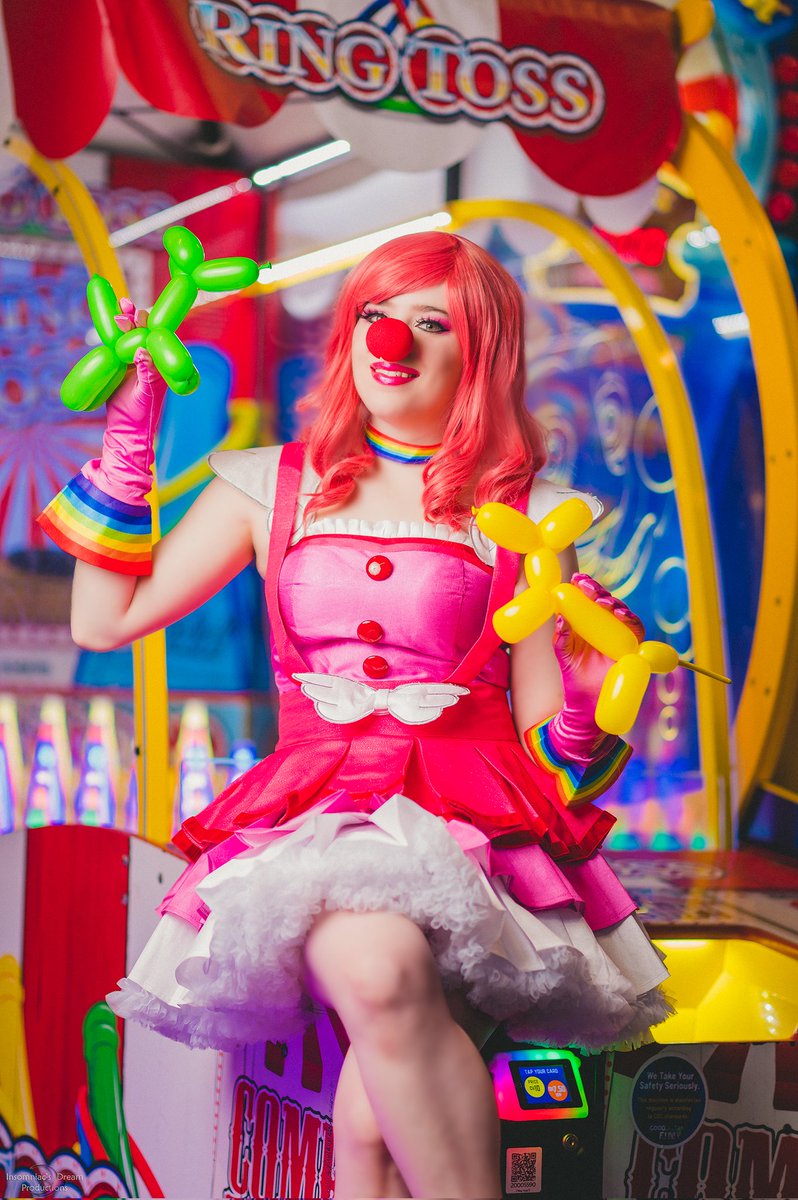 erinmacdaddy's tweet image. It&apos;s been a great year to be an Ace Attorney fan 💖 I finally got photos of Geiru from the wonderful @SomeSayImModest and I love them!!!!! 🎈 Shoutout to my CCE room buddies for helping me make balloon animals 10 minutes before the photoshoot, lmao