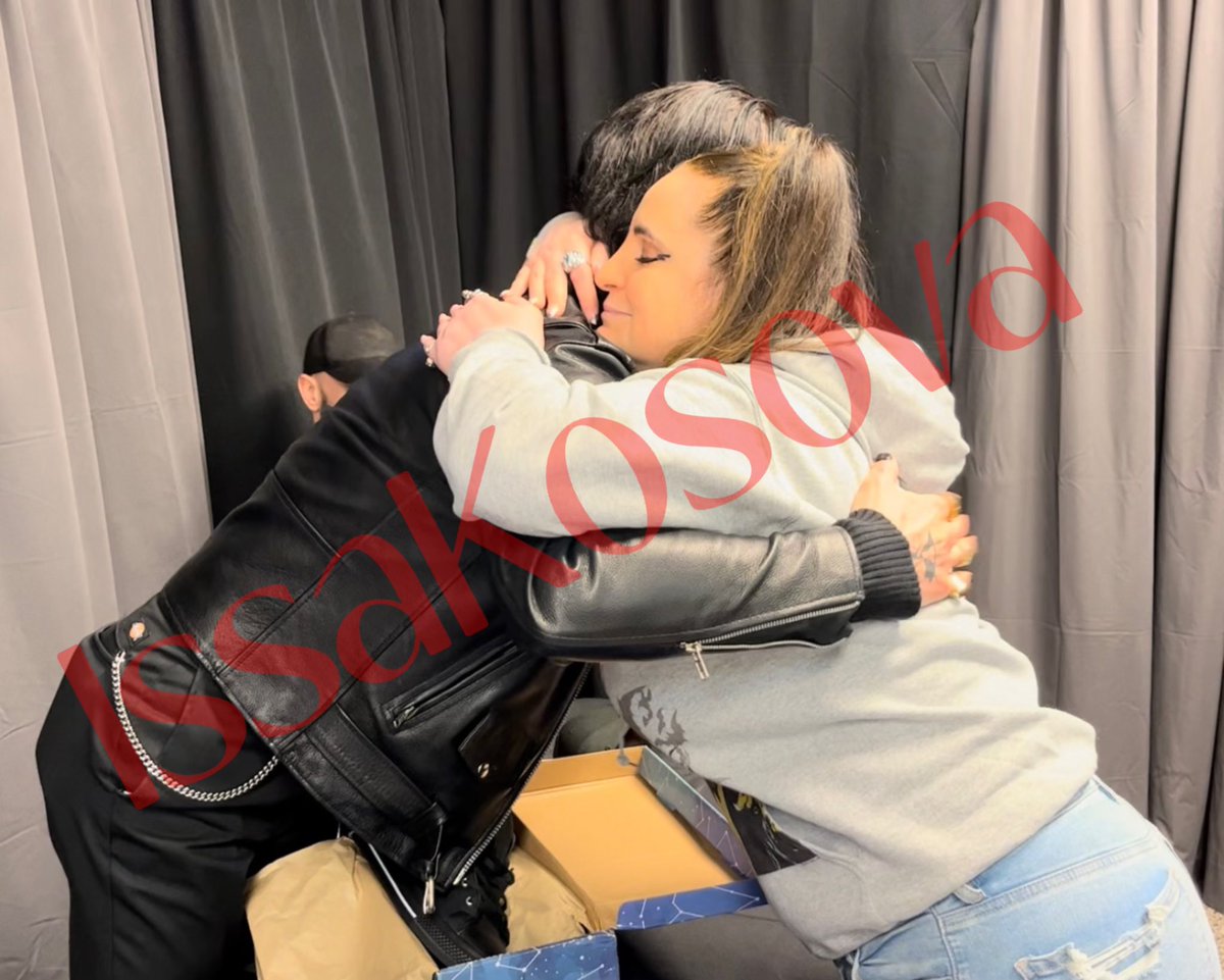 IssaKosova's tweet photo. Appreciation post to @andyblack simple little gestures are priceless in life This amazing Legend  changes the world everyday with his ♥️he’s a genuine &amp;  caring human being and artist  @blackveilbrides  He truely cares  I’m proud  to be a @blackveilbrides Fan ♥️ @GhostWhoHaunts https://t.co/5IZrIP2W4x