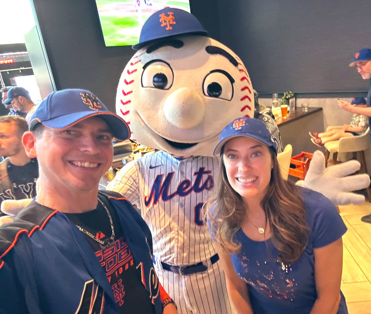 AnthonyFuria's tweet photo. Cheering on our boys in Game 1 with @ellesep and the one and only @MrMet! #LGM #YaGottaBelieve #MissionOctober @Mets https://t.co/oky3dDI6l3