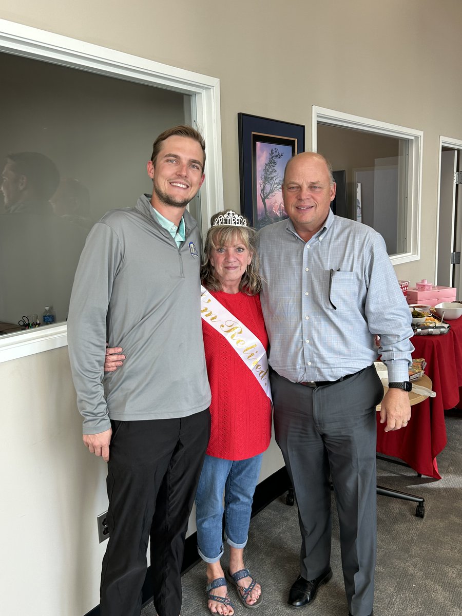 TDAInsurance's tweet photo. Last week, we celebrated Laura Ford's retirement! 🎉 We are so grateful for Laura's dedication and contributions to our team over the years. Wishing her all the best in this next chapter of her life!

#ThankYouLaura #TDAInsurance #GreatDay https://t.co/1V3SNAjdj7