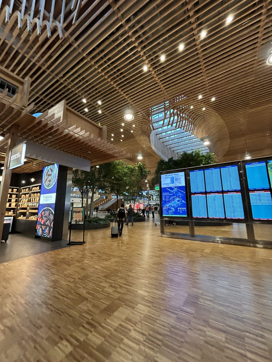 Been here a few times since the new @flypdx opened. But it’s really stunning. Left this am so a perf