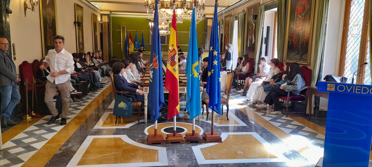 forocye's tweet image. Pleno de estudiantes de los cinco institutos del noroccidente de Asturias en la Junta General del Principado, recepción en el Ayuntamiento de Oviedo y visita guiada a la ciudad.