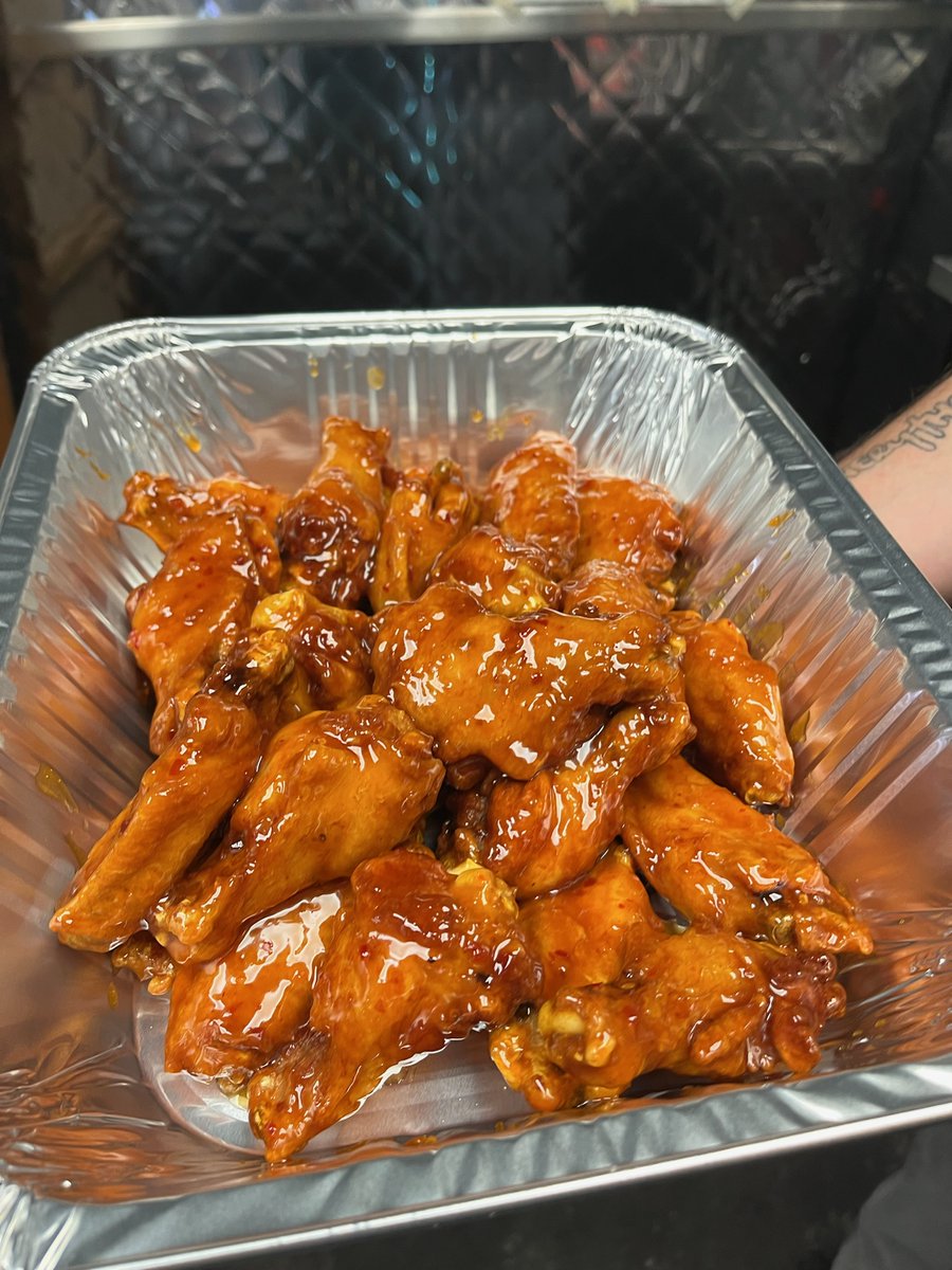 ChiddysSteaks's tweet photo. Who has their order in for Sweet Red Chili wings for Monday Night football? 😋
#OwnaChiddys #franchise #NYCheesesteaks #ChiddysFoodie #LongIslandEats #CheeseSteakLovers #LocalFlavors #ChiddysDelights #TasteofNewYork #LIfoodscene #MouthwateringEats #lgm #citifieldeats https://t.co/rcGg0fyOO0
