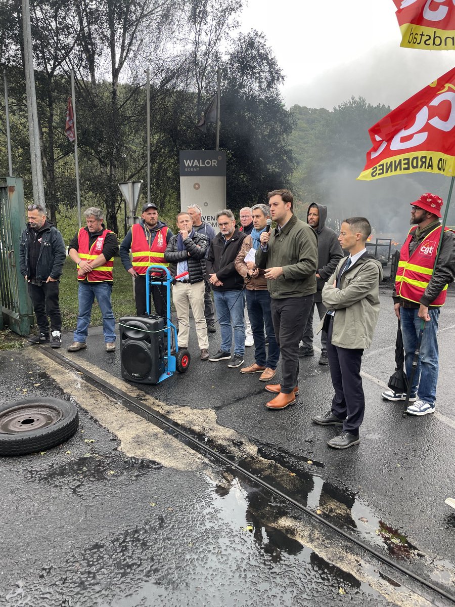 F_Lecoultre's tweet photo. Quand je lui ai écrit vendredi à la demande des salariés de #Walor en lutte pour les emplois, @Francois_Ruffin n'a pas hésité à bousculer son agenda afin d'être présent pour les soutenir aujourd'hui à Bogny-sur-Meuse. https://t.co/c3g6o3pQj0