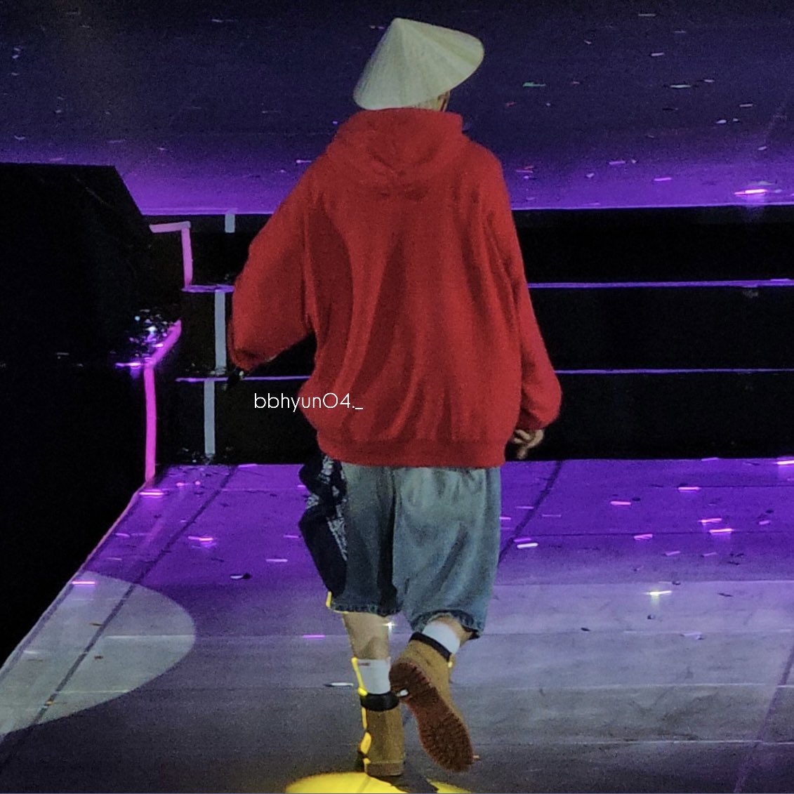 I will always remember the moment Chanyeol wore the Vietnamese “non la” and sang “See Tinh” 🥺

#chanyeol #CHANYEOL_都市風景_City_scape_in_HCMC #CHANYEOL_都市風景_City_scape_in_HOCHIMINH #CHANYEOLCityScape