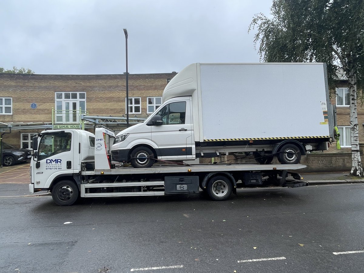 DMRVehRecovery's tweet photo. Flywheel gave up on a customers lwb Luton crafter. 
so it’s off to repair, so they can get back to work. https://t.co/viehGMz5KI