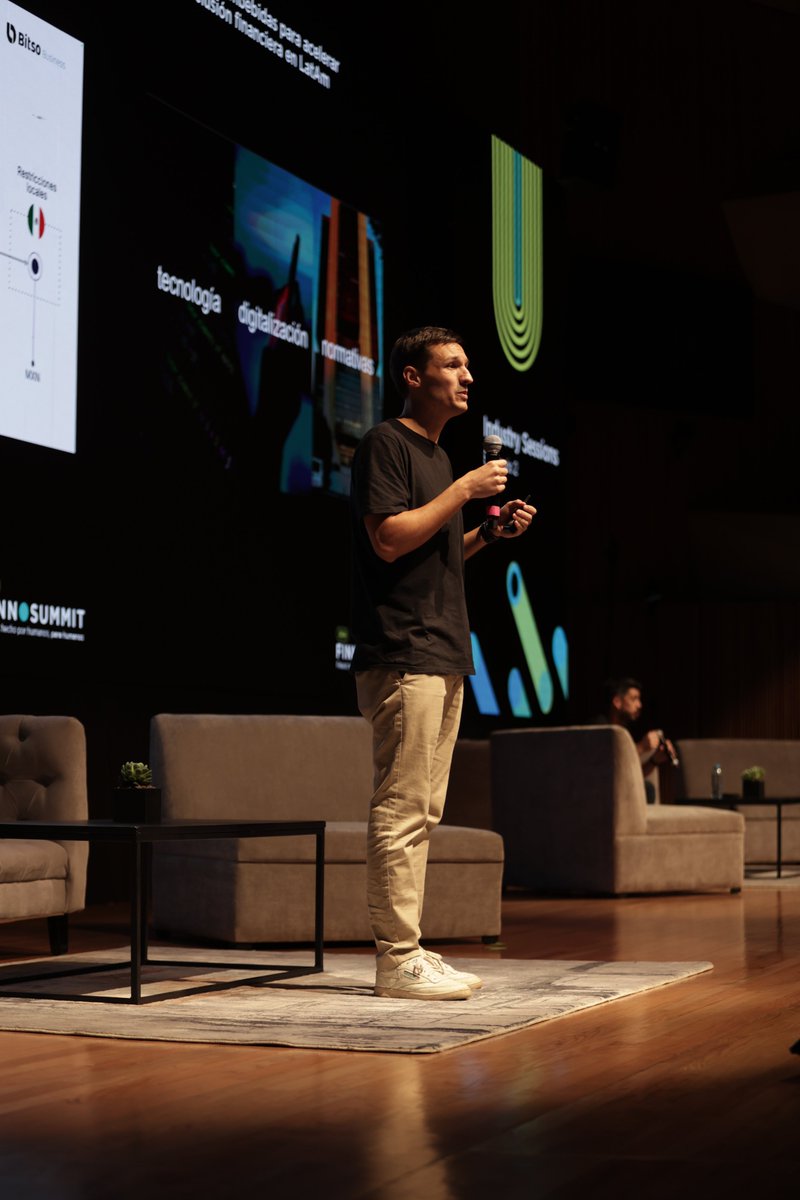Tomas Georgalos, Strategy de <a href="/Bitso/">Bitso</a> Business, en su sesión “Tecnología blockchain para remesas: cruzando fronteras y conectando personas” nos compartió cómo la tecnología blockchain está permitiendo a las empresas ejecutar transacciones de manera más sencilla, económica y rápida.