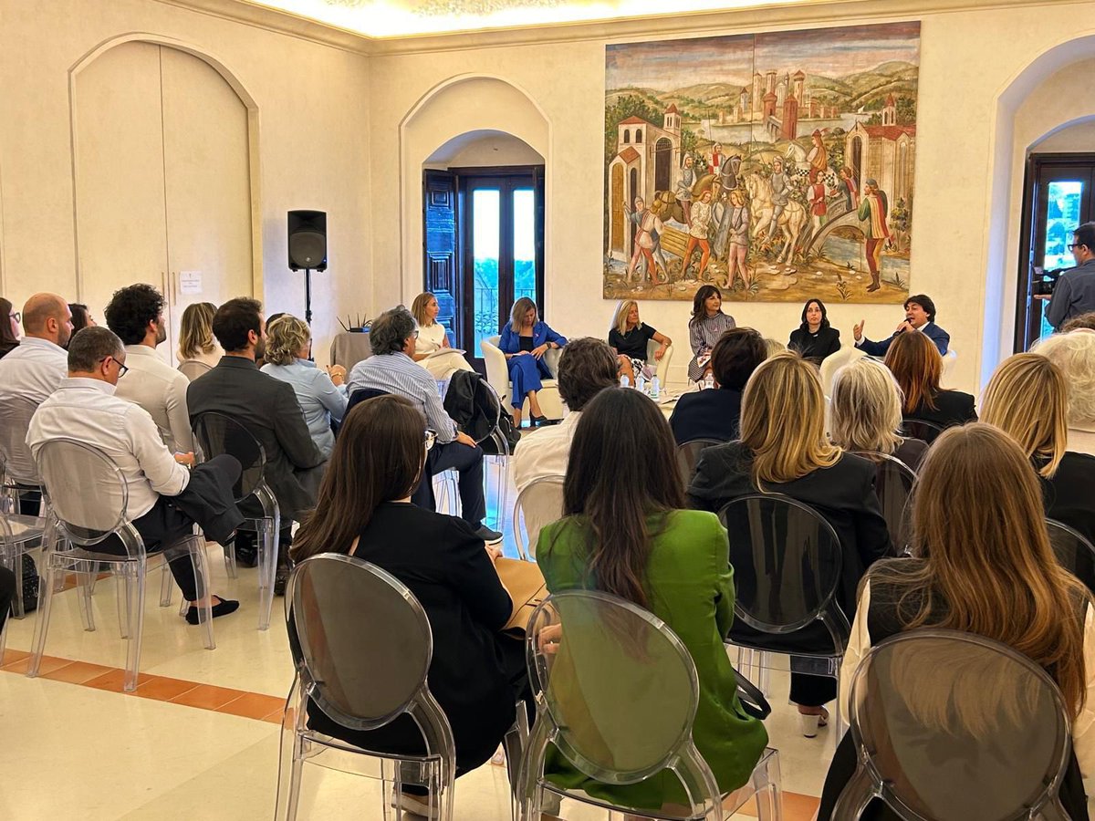 ossurol84's tweet photo. Venerdì scorso ho avuto l’onore di presenziare ad un importante incontro promosso dai 𝗚𝗶𝗼𝘃𝗮𝗻𝗶 𝗜𝗺𝗽𝗿𝗲𝗻𝗱𝗶𝘁𝗼𝗿𝗶 di @confindustria_basilicata: “Woman in Job”. https://t.co/9bFe1LI6hM