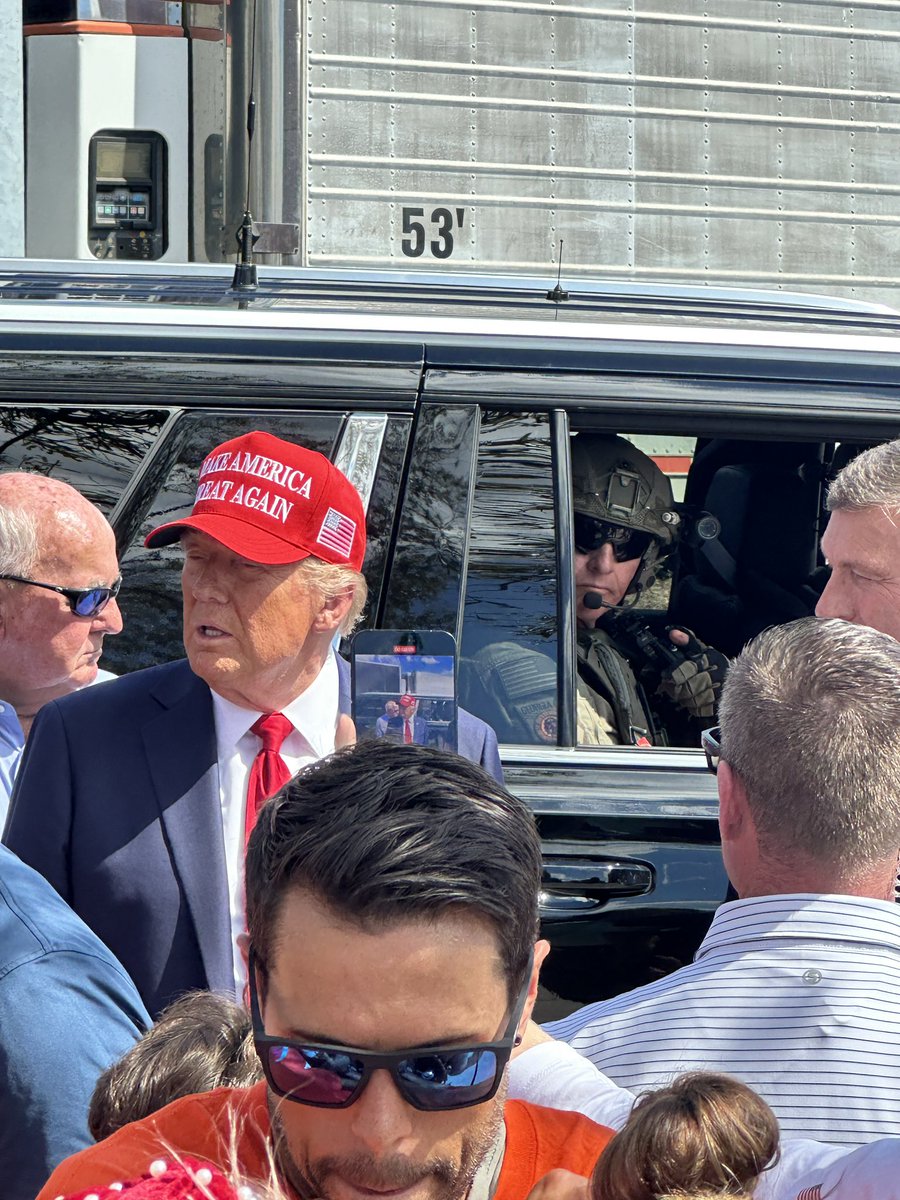 Dozen4Trump_DAD's tweet photo. One of my FAVORITE pictures…
“I got your 6‼️”
@realDonaldTrump @TeamTrump @DonaldJTrumpJr @EricTrump @Curcodrilli @LaraTrump2024 @SecretService #TacTeam #TrumpForce47