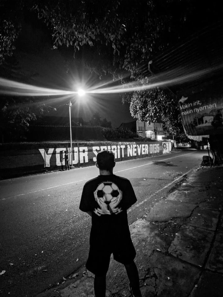 SingaMlgbrtindk's tweet photo. 135 + 2 years no justice 🥀
Alfatihah
#2TahunTragediKanjuruhan #usuttuntas #footballwithoutviolence https://t.co/Pg7iUpgjqD