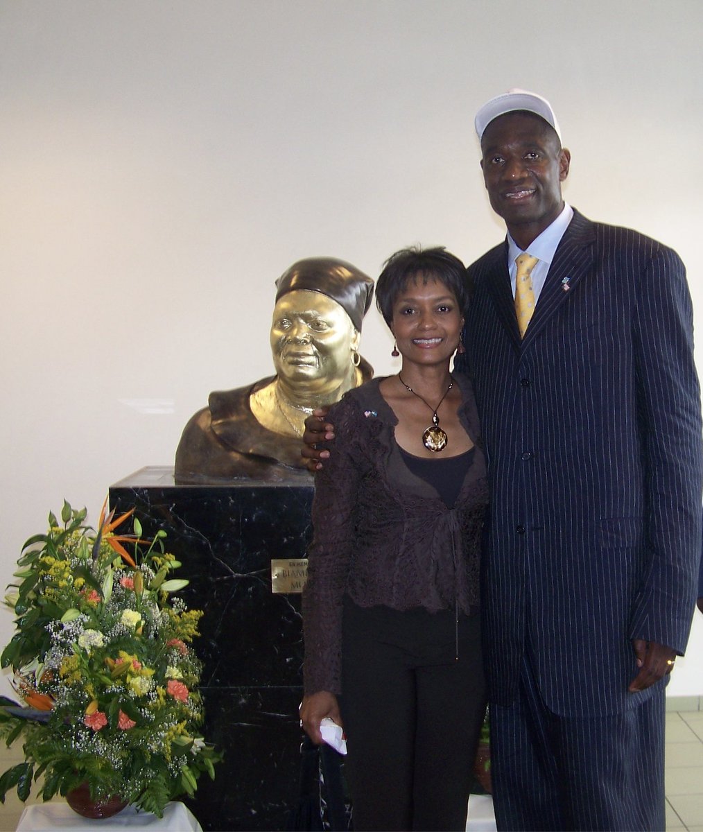 ParkhillNeal's tweet photo. I'm proud to have known and worked with NBA great Dikembe Mutombo over the years, covering his humanitarian works in The Democratic Republic of Congo and Senegal for The Africa Channel and Ebony Magazine. RIP my friend. https://t.co/9hLHFogJ0E