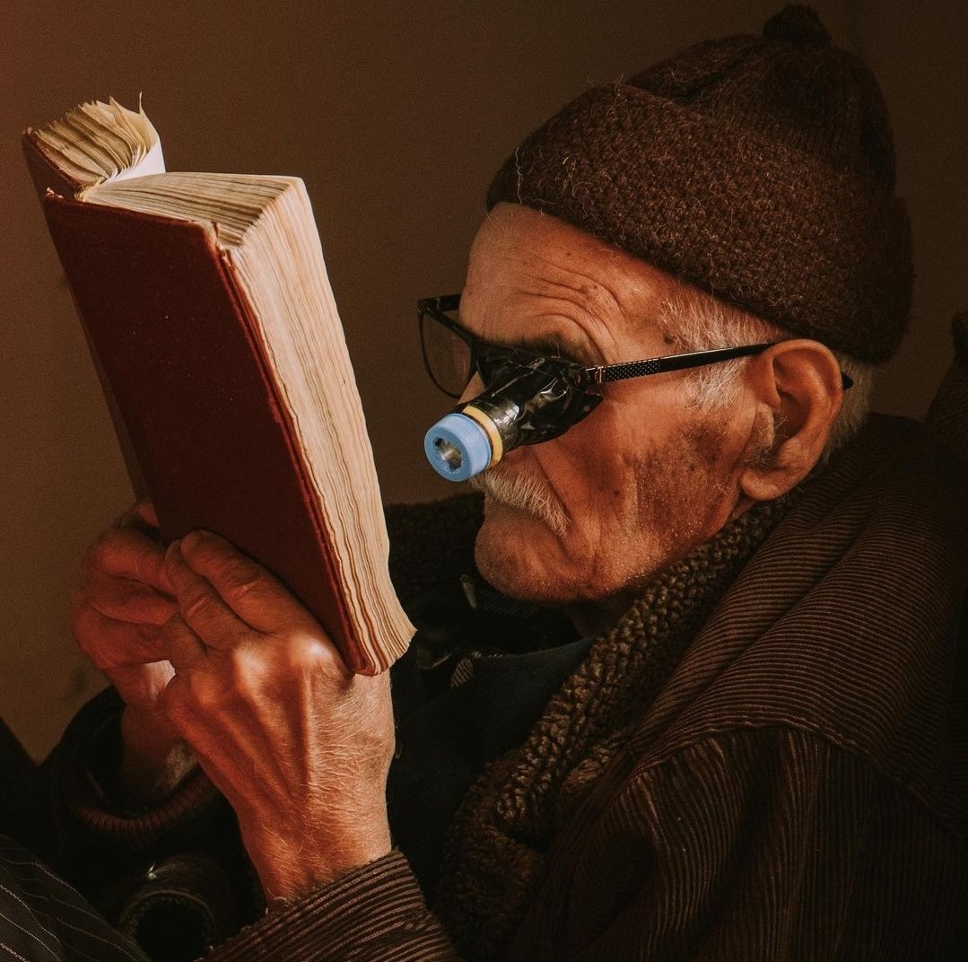 Arber18_'s tweet image. Old Albanian man reading the Holy Quran 

📍Prishtinë 🇽🇰

📸 @MavriqiArian