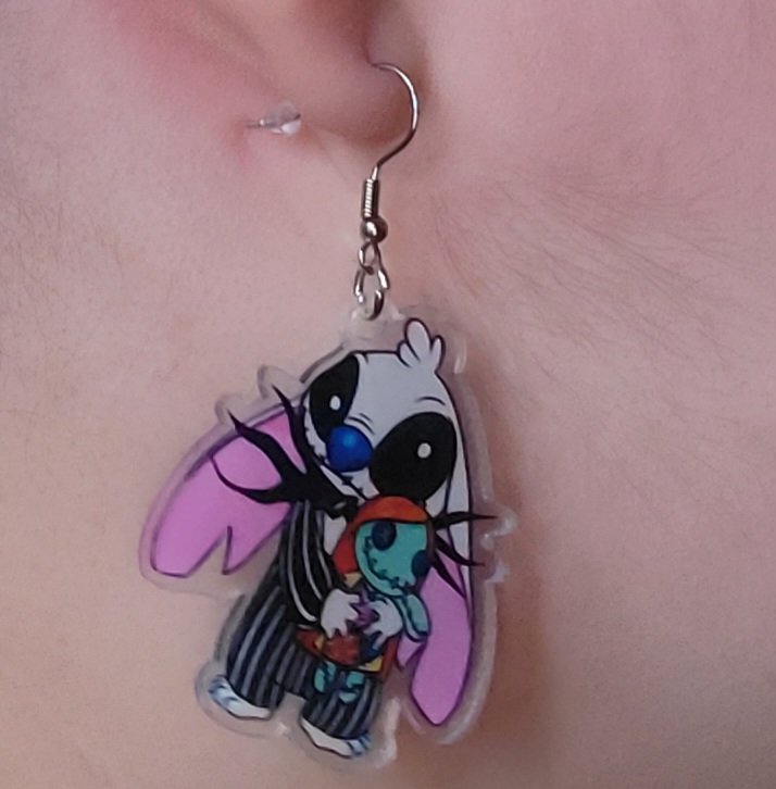 ElvieNight's tweet image. Omg look at my new earrings!!!! So cute!!!! #tocute #nightmarebeforechristmas #Stitch #spooky