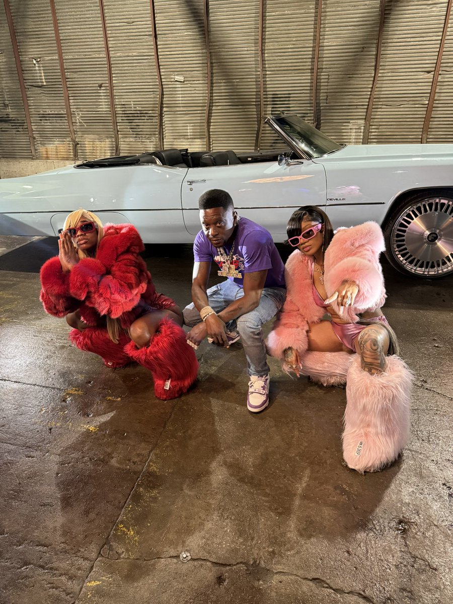 BOOSIEOFFICIAL's tweet photo. IM PUTTING THIS PIC N MY LIVING ROOM #jailpose @SexyyRed314_ @GloTheofficial https://t.co/mHCXMwH6ps