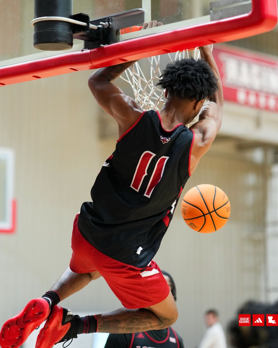 RaginCajunsMBB's tweet photo. Putting in the work

#GeauxCajuns https://t.co/KchnELVZqH