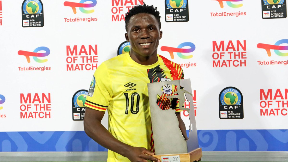 DonFcgb's tweet image. 🚨 #MercatoFCGB : 

👀 Comme indiqué hier par le coach @IrlesBruno, 2️⃣ nouveaux joueurs vont rapidement s’engager avec les #Girondins. Il s’agit de : 

🔹Safouane #Karim, jeune (20 ans) ailier droit  et milieu offensif international #U17 🇲🇦, libre depuis la fin de son contrat…