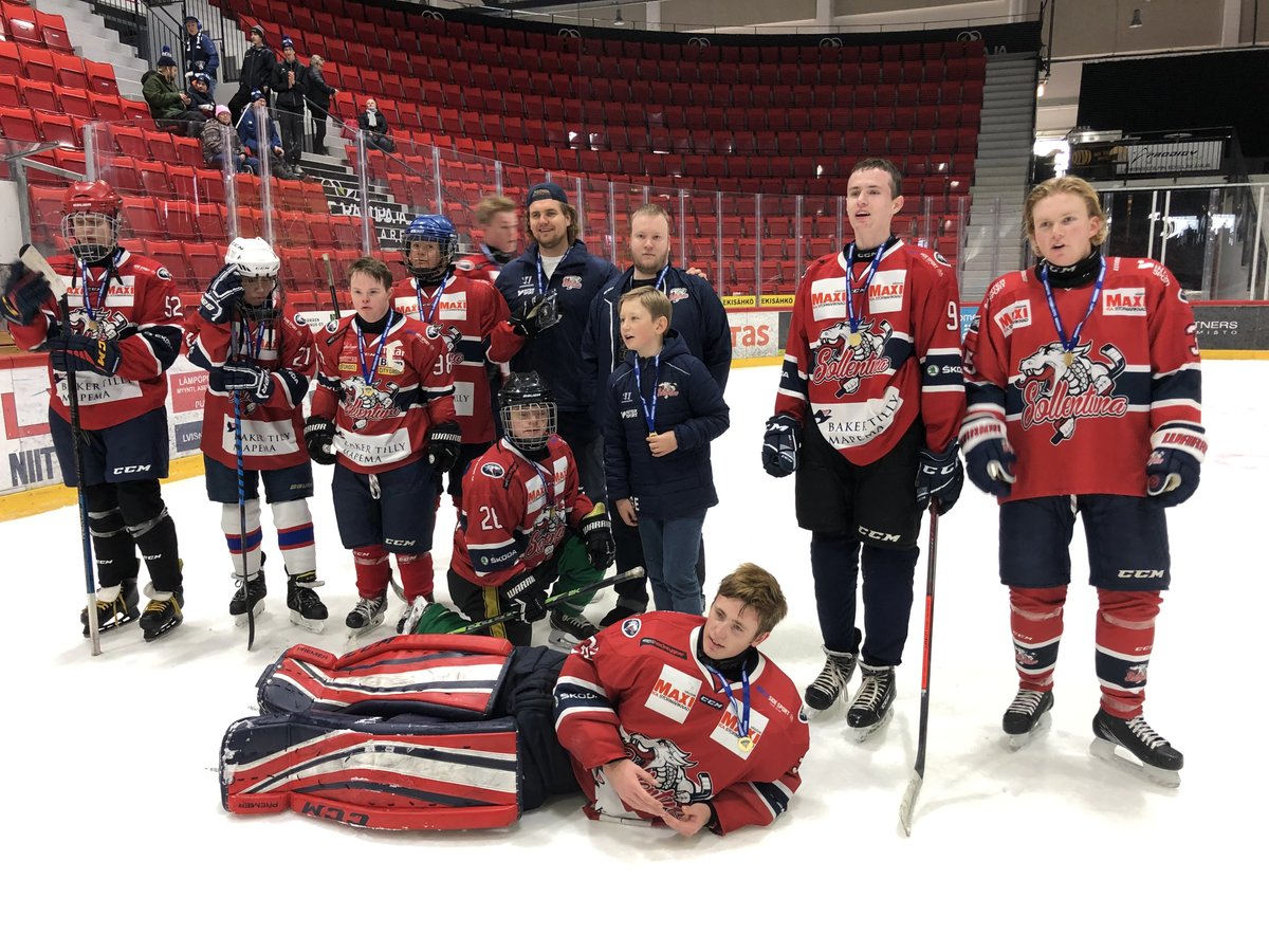 VINCIEnergies's tweet photo. Fredrik, collaborateur chez @AxiansGlobal, et sa femme Malin ont fondé les Sollentuna Dragons, seule équipe suédoise de parahockey debout. Merci à eux pour ce projet solidaire et à la VINCI Nordic Foundation pour son soutien. 🏒🙏
➡️ https://t.co/y9FjtKk8Ob
#SolidarityEffect https://t.co/G9anKpXTBu