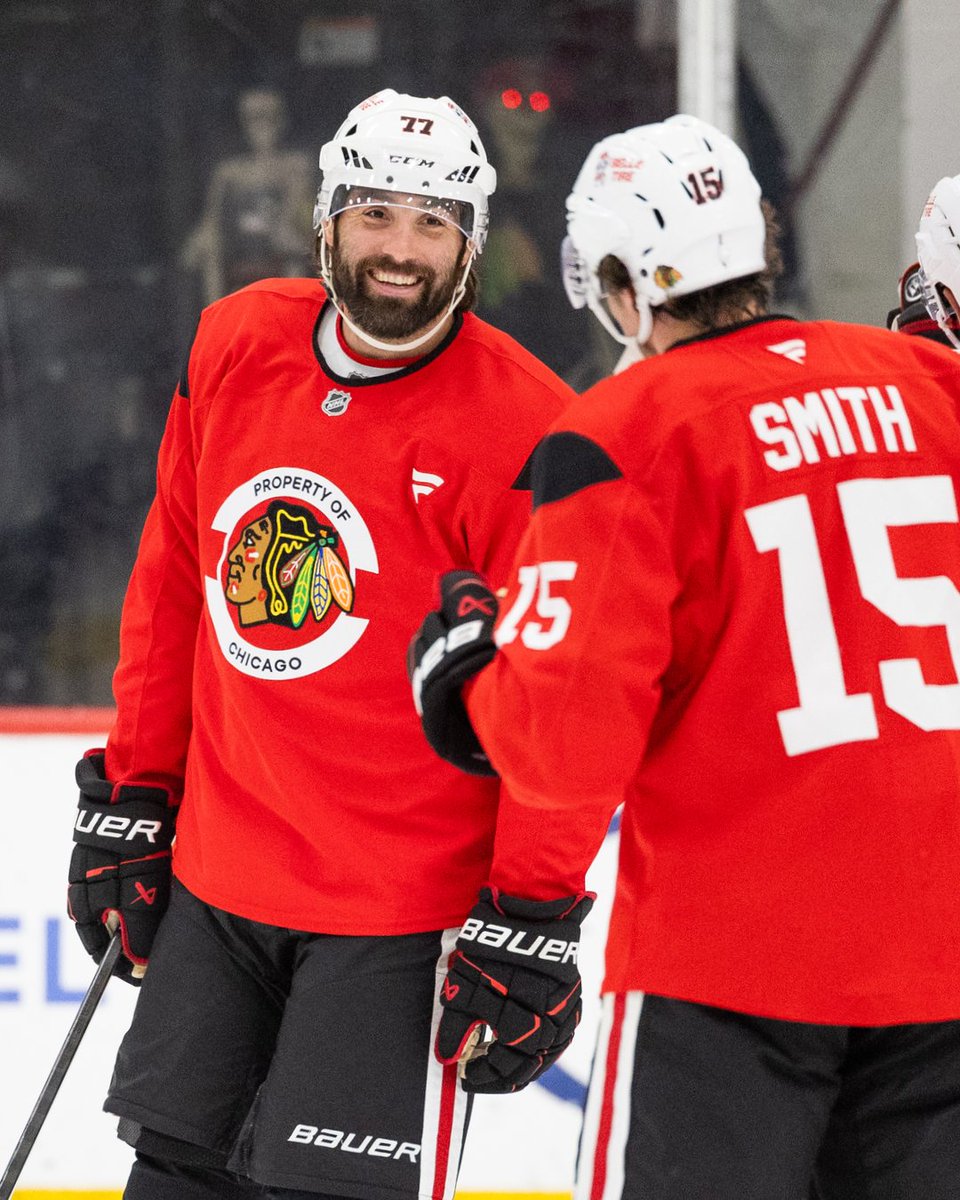 NHLBlackhawks's tweet photo. all smiles because hockey is back😁 https://t.co/JOVW1g8TjW