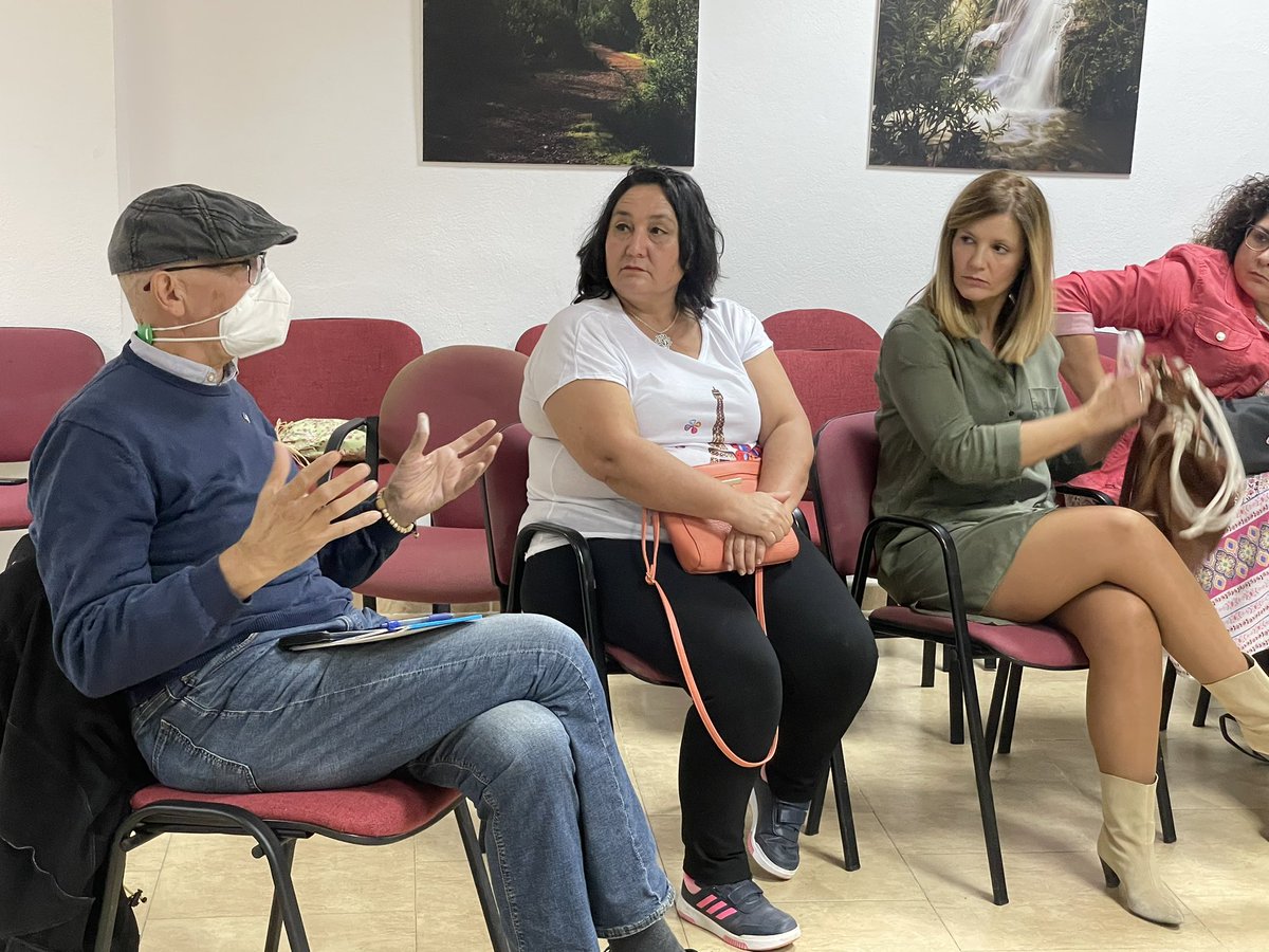 psoedehuelva's tweet photo. 🔴 La sierra de #Aracena y Picos de #Aroche sufre el abandono de los servicios públicos:
❌ Sin Chare y falta de médicos en los centros de salud
❌ Recortes de líneas de transporte público
❌ Eliminación de aulas y falta da mantenimiento en las instalaciones
#SantaAnaLaReal https://t.co/PnflrcREKf