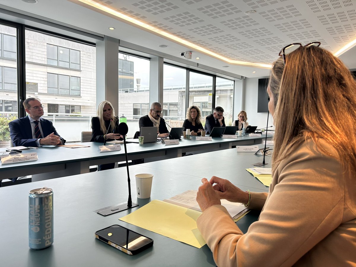 J'ai souhaité réunir aujourd'hui les équipes de <a href="/businessfrance/">Business France</a> pour échanger sur les priorités de nos politiques d'export et d'attractivité.

Vous pouvez compter sur moi pour être toujours à votre écoute, au service du rayonnement de la 🇫🇷 !