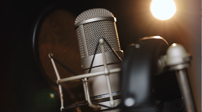 lyonspr's tweet photo. Today is #InternationalPodcastDay! Unlock the power of your voice with our podcast production at Lyons Broadcast PR. The process covers every aspect, from brainstorming topics and structuring episodes for maximum impact to recording, editing, and post-production enhancements. https://t.co/3uKktboEvB
