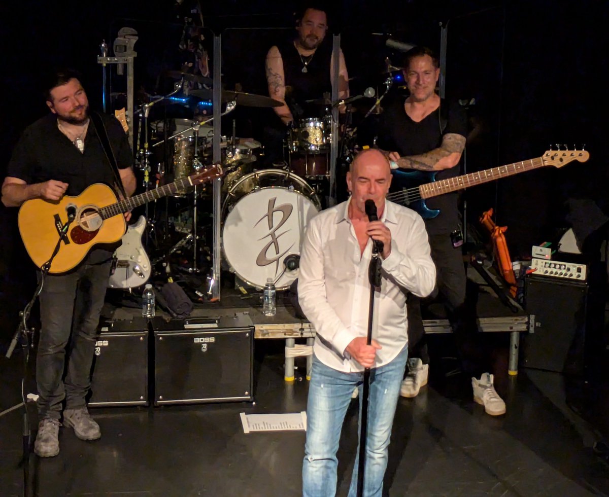 Thank you <a href="/peterjohncox/">Peter Cox 💙</a> for 2 fab shows at great venues.
What a weekend! 🥰
Love the looks on the guys faces in this snap from last night.