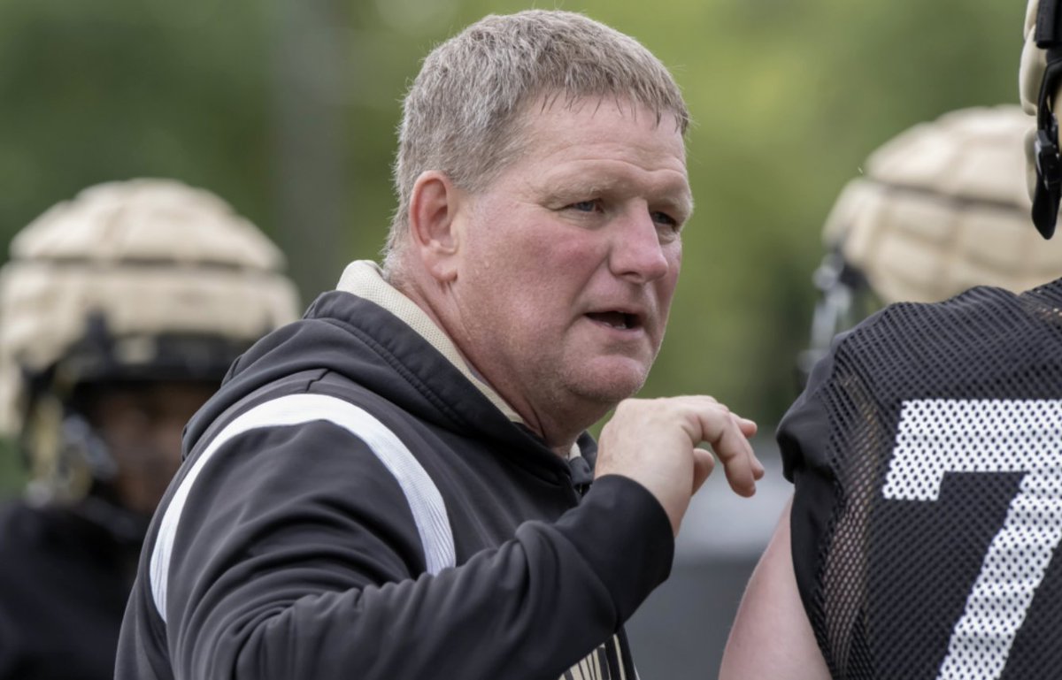 Purdue's new OC: Jason Simmons

-Miami (Ohio) RB coach, 2023
-Ben Davis HC 2018-22
-Noblesville HC 2016-18
-Noblesville OC 2013-15
-Assistant at Hamilton Heights