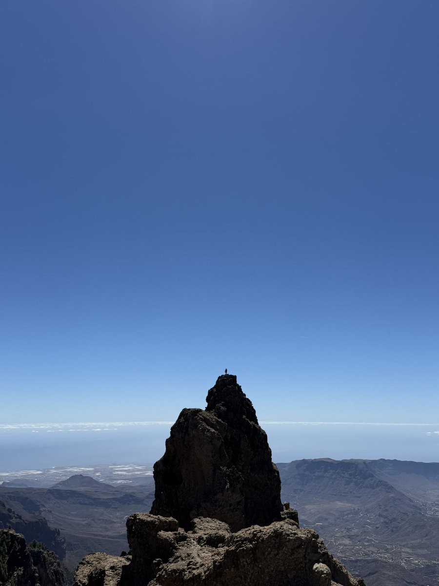 evabelcruz's tweet photo. Para el escalador que estaba hoy en el Pico de las Nieves en Gran Canarias. Espero que te lleguen estas fotos ☺️ https://t.co/4rKzwMPpTv