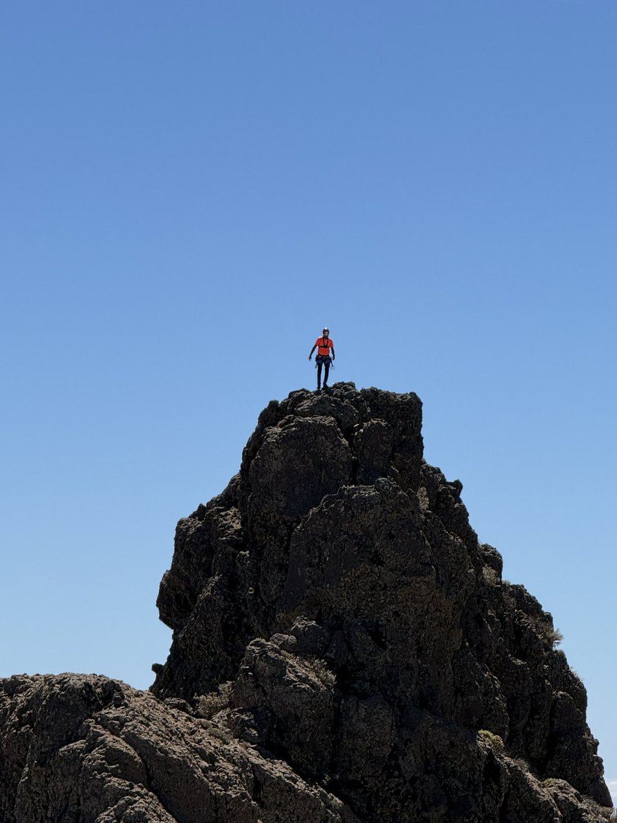 evabelcruz's tweet photo. Para el escalador que estaba hoy en el Pico de las Nieves en Gran Canarias. Espero que te lleguen estas fotos ☺️ https://t.co/4rKzwMPpTv