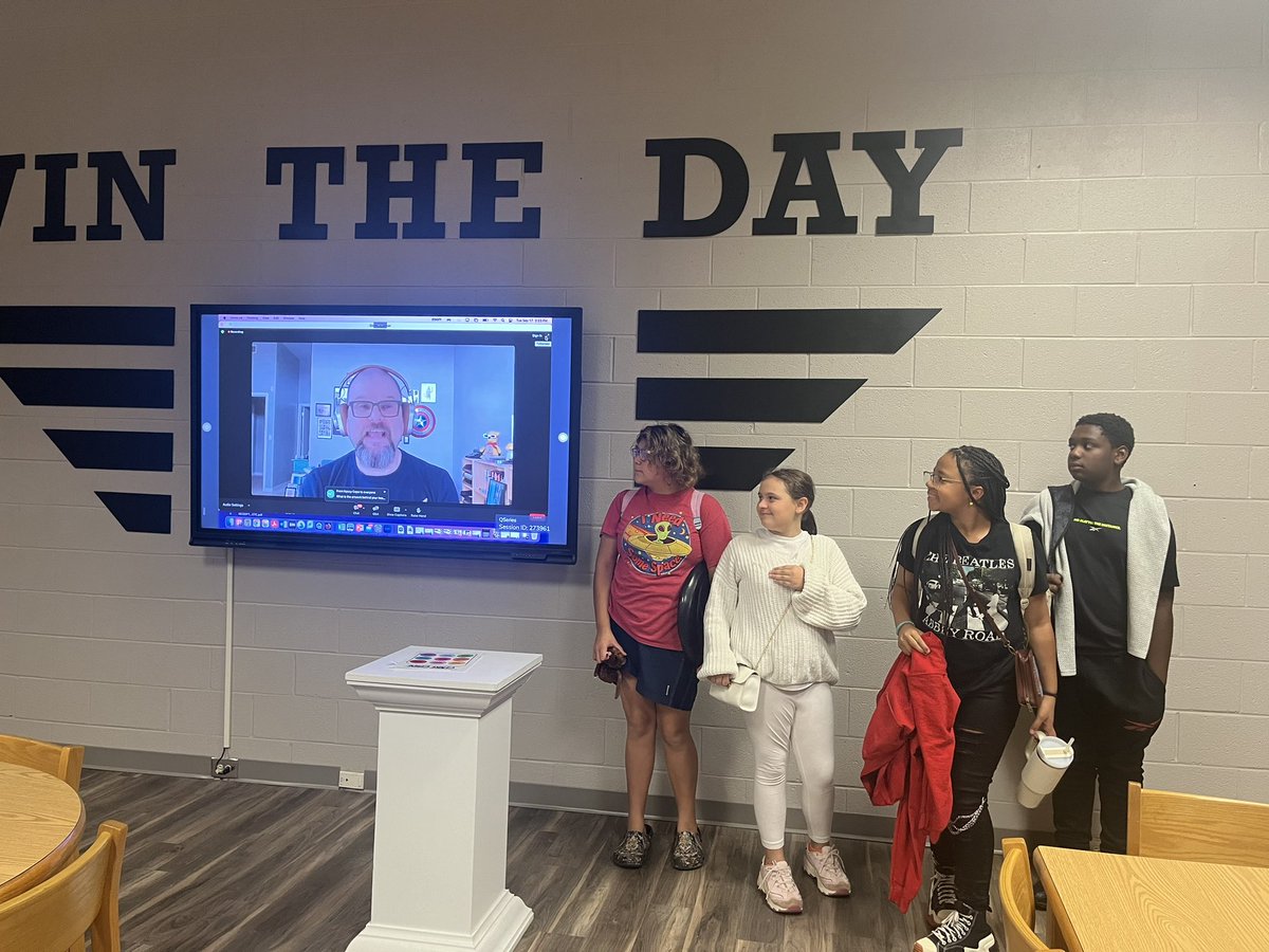 nsimmons123's tweet photo. Virtual Author visit with Alan Gratz for Tome book Club 6th graders. https://t.co/6TNA5NfZlG