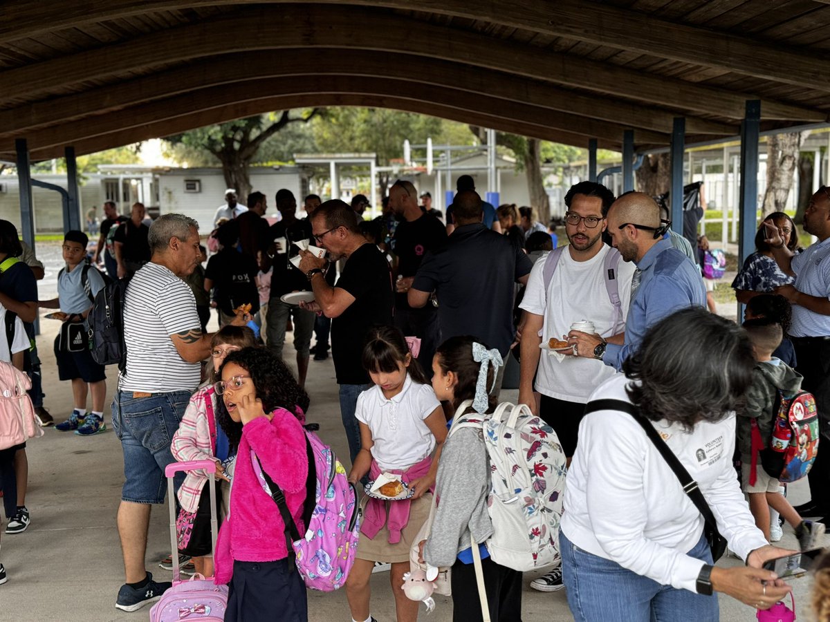 Pembroke Lakes Elementary PTA tweet media