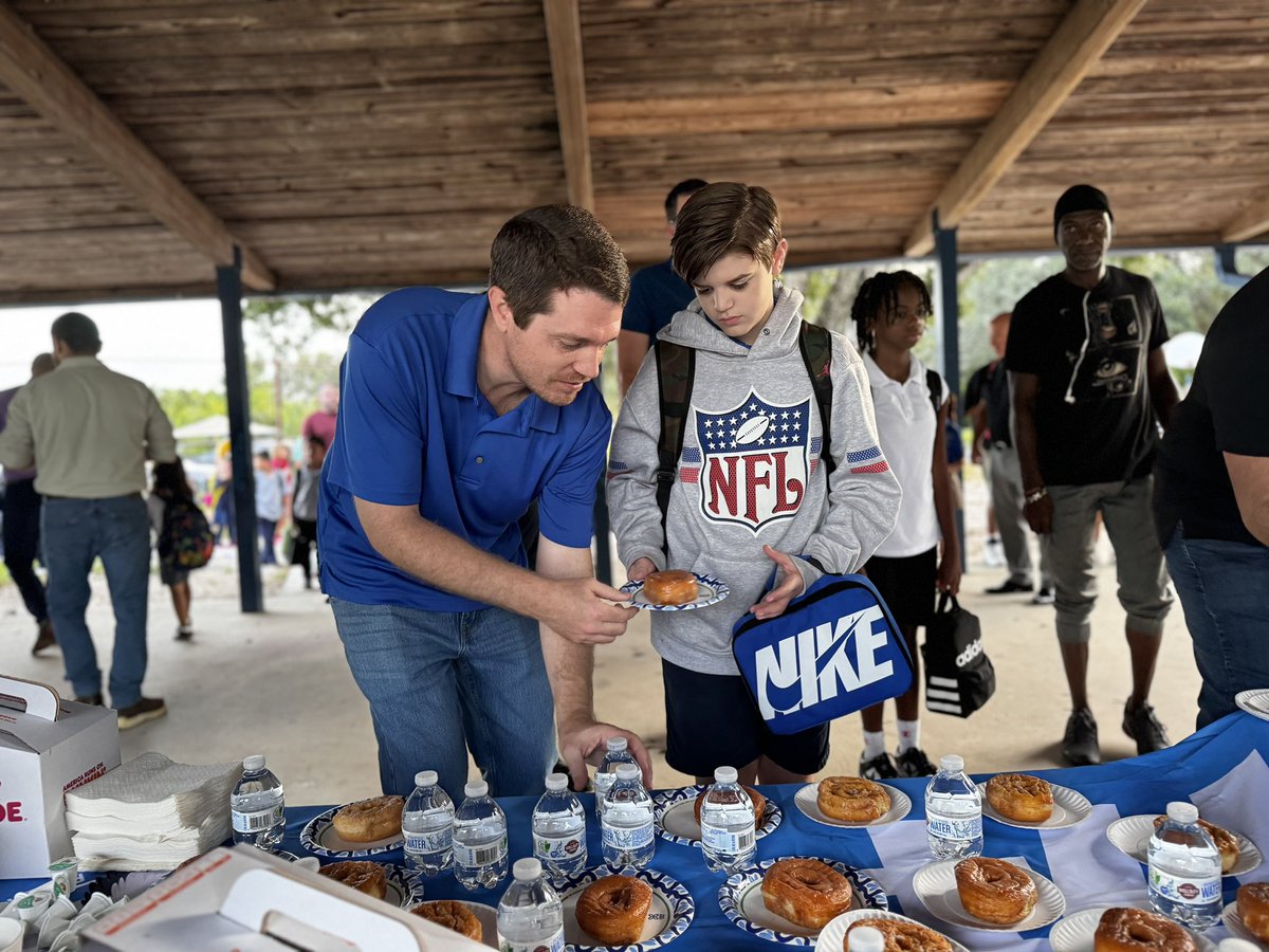 Pembroke Lakes Elementary PTA tweet media