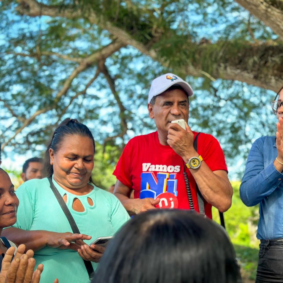 Este día lunes 30 de septiembre, el gobernador, Almte. Gilberto Pinto, sostuvo encuentro, en el sector Río Seco, con líderes comunales de la parroquia Libertad del municipio Cajigal.