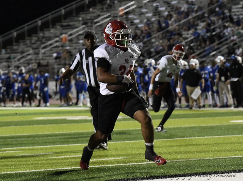 deshaunb13's tweet photo. Game Clips vs. Blinn. 11 carries 85 yards 1 TD! @CatchitPat @coachryantaylor @Coach_CrouchR @coachdsheehan @mark_gibson9 @NCDAWGPOUND @JUCOFFrenzy @JuCoFootballACE https://t.co/yg0dFcuJaV