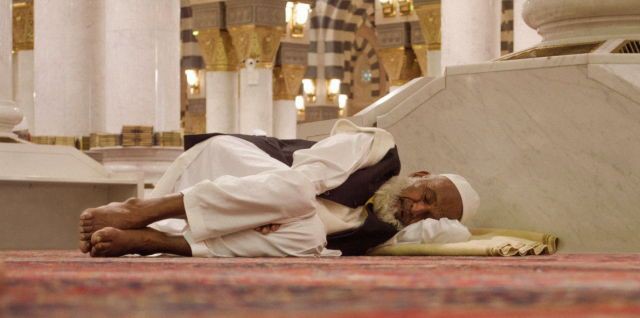 "يا واهبَ النِّعمِ العِظَامِ ومُكرمي
هبني حياةً في رضاكَ تضمُّني"♥️.