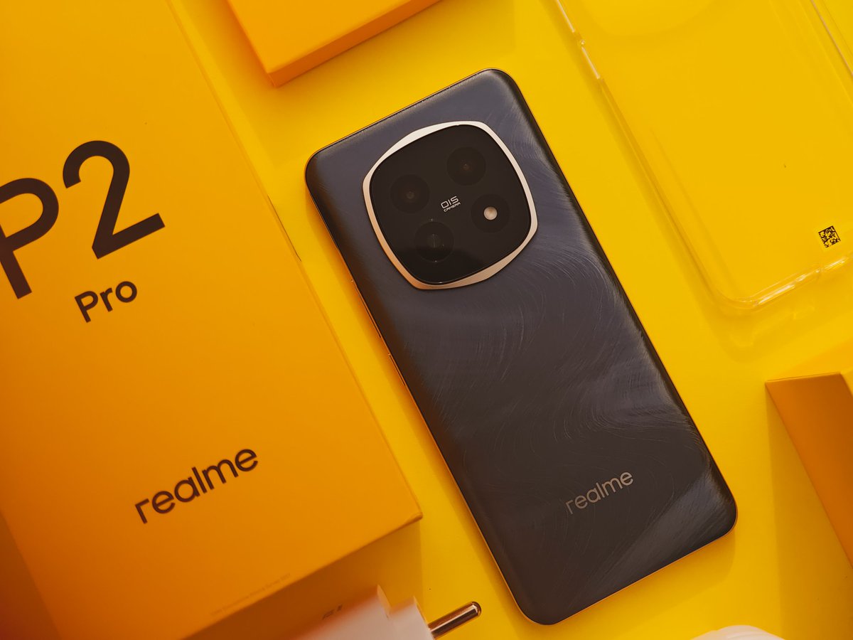 InstaMadly's tweet photo. Design of a phone essence involves considering both aesthetics and functionaliity. realme P2 Pro 5G boasts a sleek and lightweight build, making it comfortable to hold. It comes with BioVison Design which holds the nature in your hand.
#realmep2pro5g #fastestcurvedisplayphone https://t.co/YROM7iRrqd