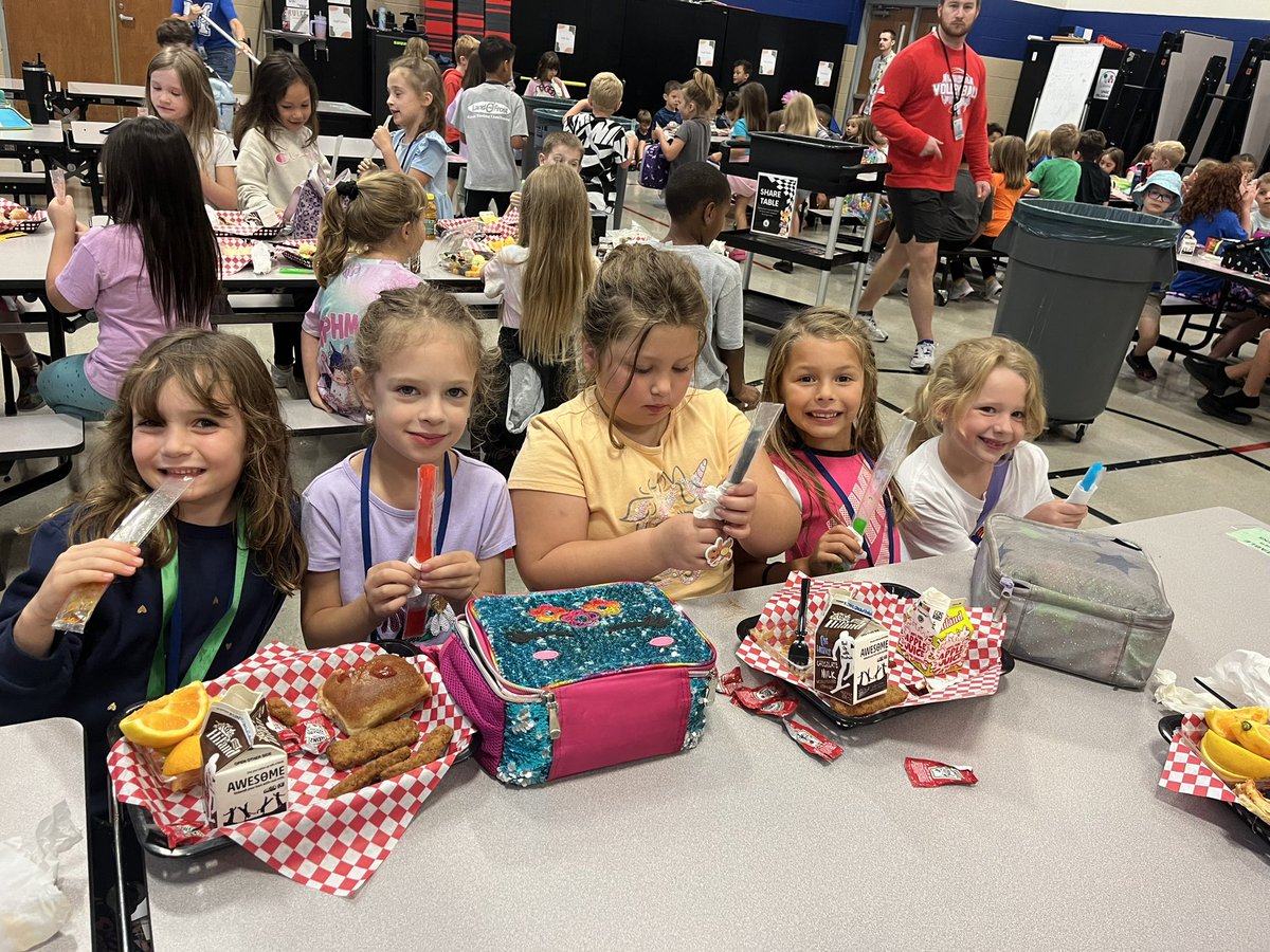 Random day of attendance <a href="/McBrideMtnLions/">McBride Elementary</a> today! 340 students received a sweet treat just for coming to school! We heard a lot of "this is the best day ever!"☺️