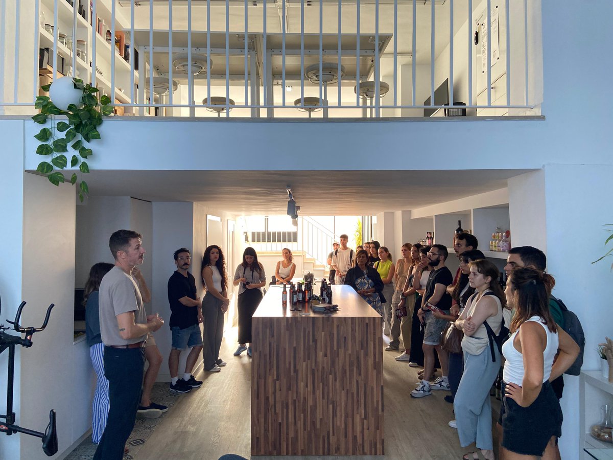 ADCV_com's tweet photo. #15VDW: La Ruta El Carmen de #DesignWalks ha permitido a las personas participantes conocer y aprender de cómo se organizan y procesos creativos de los estudios @Brandsummit, @Granissat y Trophyhouse, además de compartir y generar ideas y colaboraciones ¡Muchas gracias a todos!🙌 https://t.co/eMqDu3fG2N