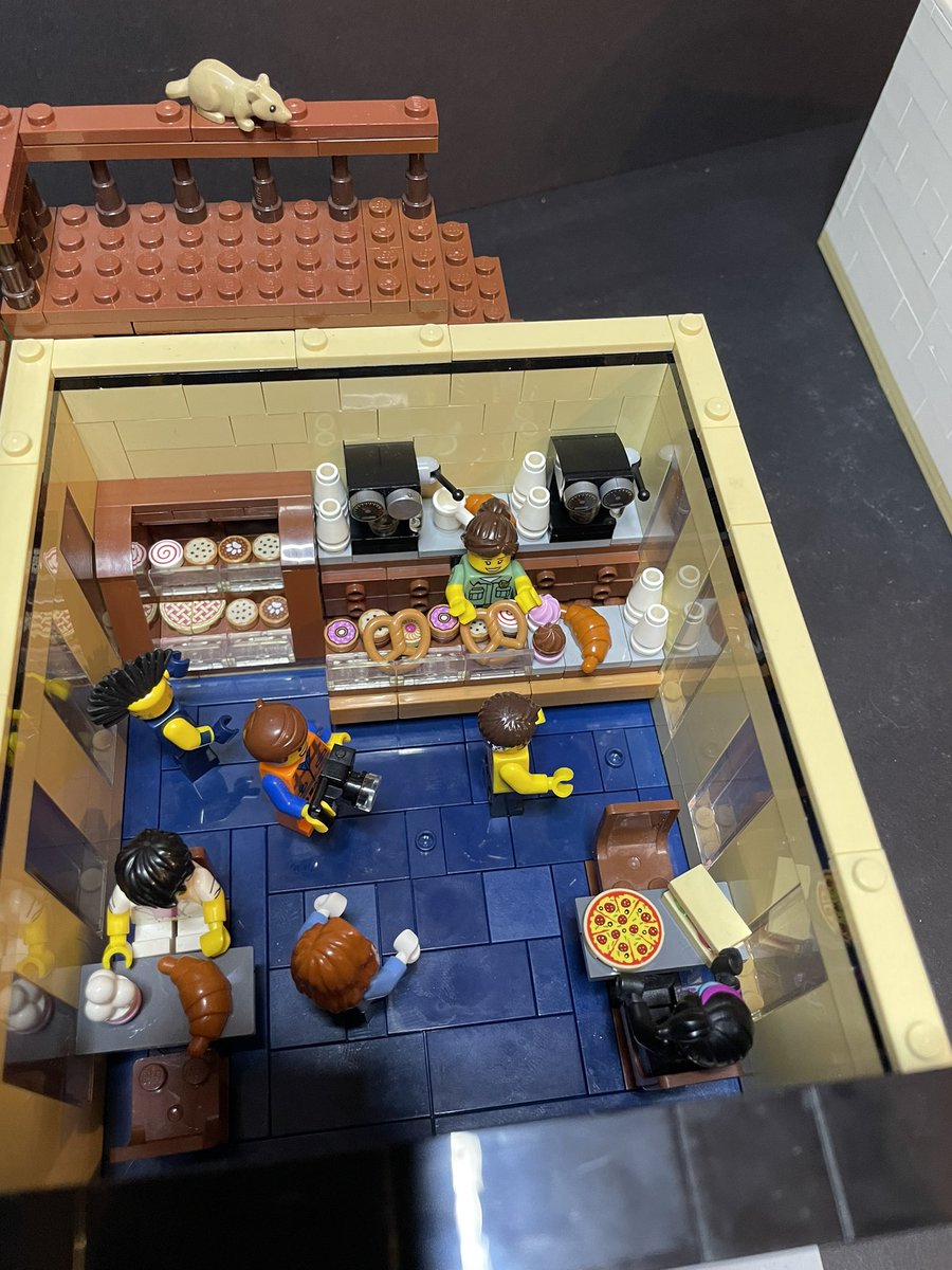 TheAcodiz's tweet photo. LEGO Moc. Cafe Nero + supermarket and recording studio https://t.co/ekkTrhrO8r