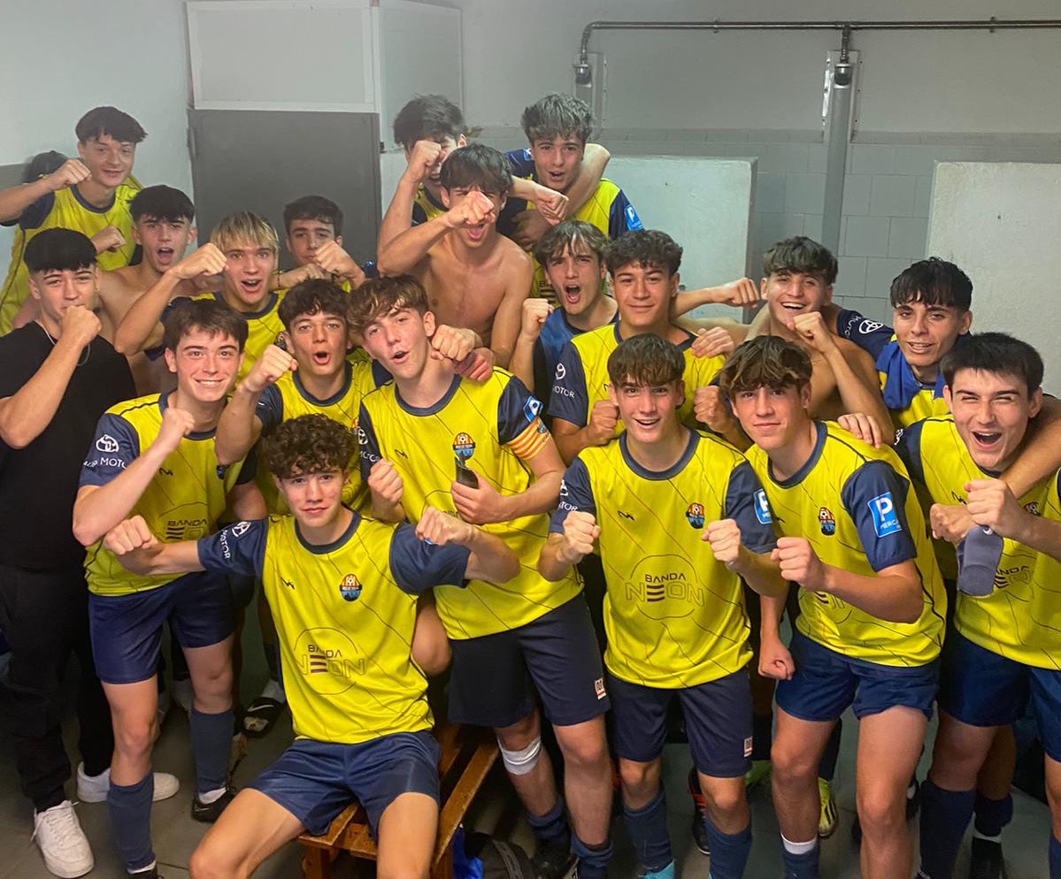 cefboscdetosca's tweet photo. 🤩 Inici de primera

🔝 El Juvenil 'A' es va imposar al GEIEG (2-1)

✅ El Juvenil 'B' va aconseguir guanyar al camp del Sant Pere Pescador (1-2)

#TractoretGroc #BDT1978 https://t.co/1XWScDaNy6