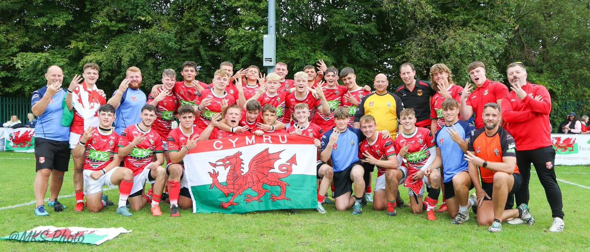 LiamBostock3's tweet photo. A great journey and had some brilliant experiences and enjoyed success along the way. To see the game growing in @WalesRugbyL is good for the game and hopefully get another opportunity in another capacity.Been a privilege to work with so many talented individuals&amp; coaches🏴󠁧󠁢󠁷󠁬󠁳󠁿 🏉 https://t.co/SUJH52SsQZ