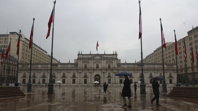 Cooperativa's tweet photo. #CooperativaContigo Tras muerte de gásfiter, denuncian "inhumanas" jornadas laborales en La Moneda: https://t.co/w1mh05CPsa https://t.co/aGF1ONhsu5