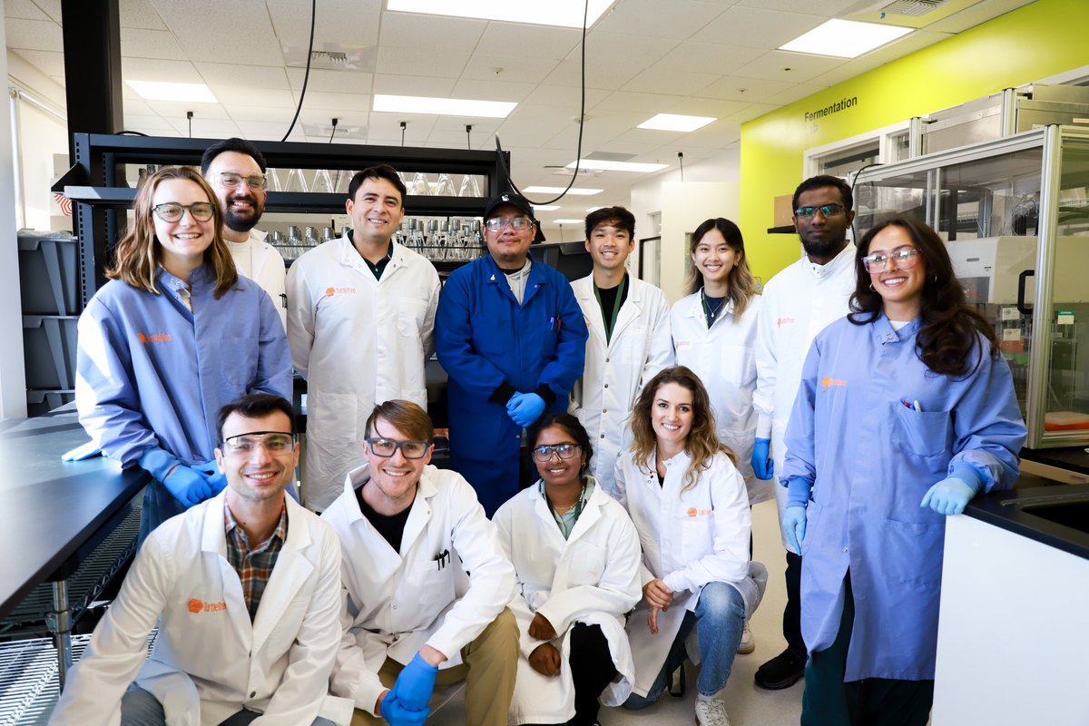 TurtleTree_'s tweet image. Shoutout to our AMAZING team - our precision fermentation scientists are hard at work in the lab today!

Like and share if you&apos;re excited for the future of health, wellness, and nutrition!

#TurtleTree #Team #Lactoferrin #PrecisionFermentation