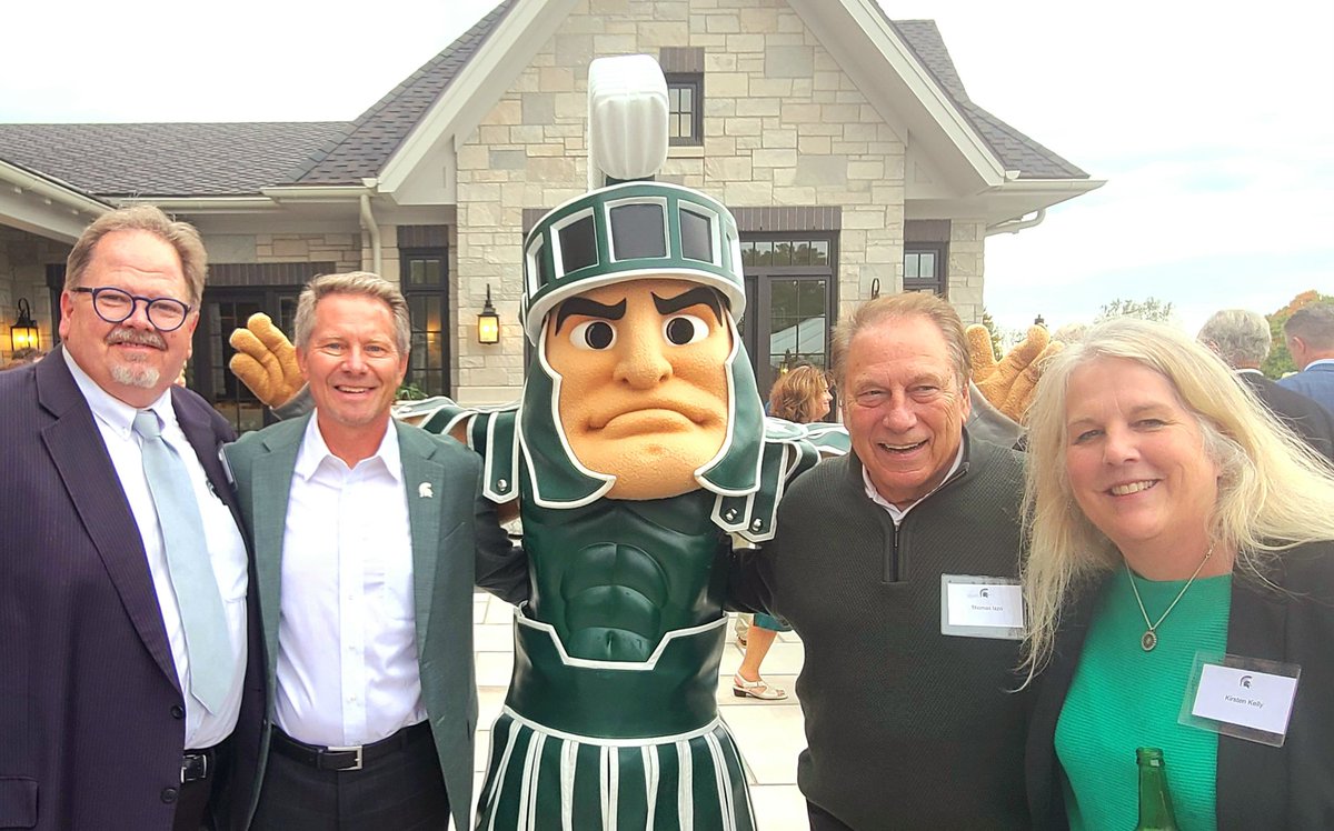 spartykids's tweet image. This might just be my wife's &amp;amp; my Christmas card photo this year!
I can't think of anything that could top this trifecta of Sparta! #oneteam
#spartanfamily #doubleduece #izzo #oneputtkelly