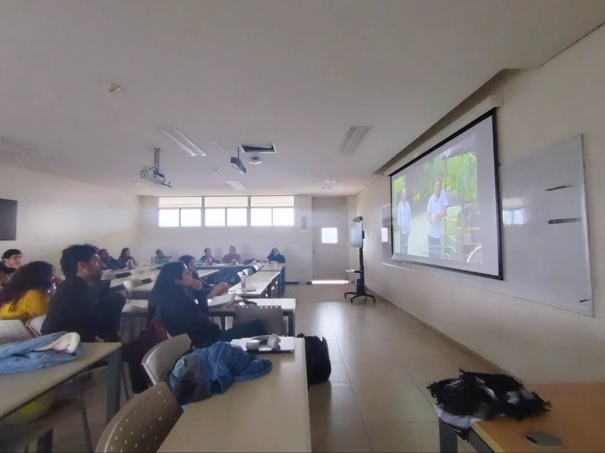 AsomaVenado's tweet photo. El corto-documental llegó a la #UNAM 🥳Gracias a Luis Castillo Farjat y a la #CAT por invitarnos a mostrar @dondeasomaelvenado... https://t.co/bWZgNDEzVt