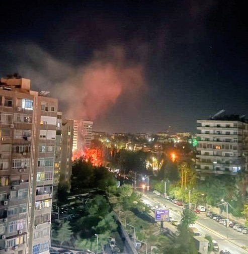 ECSaharaui__'s tweet photo. 🔴 ÚLTIMA HORA 

Yemen ataca Tel Aviv, capital de Israel 

Una explosión sacude Tel Aviv después de que se detectara el lanzamiento de un misil hipersónico desde Yemen. https://t.co/tshwWREHhP