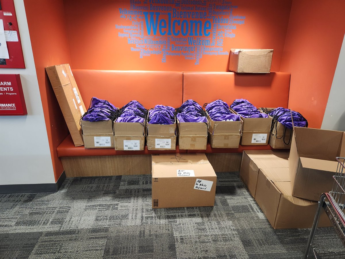 MsThompsonsRoom's tweet photo. Thanks to @RIFGivingPage and @amazon for the bags of books delivered by @amazon volunteers for our students. https://t.co/0w32cjNBQ0