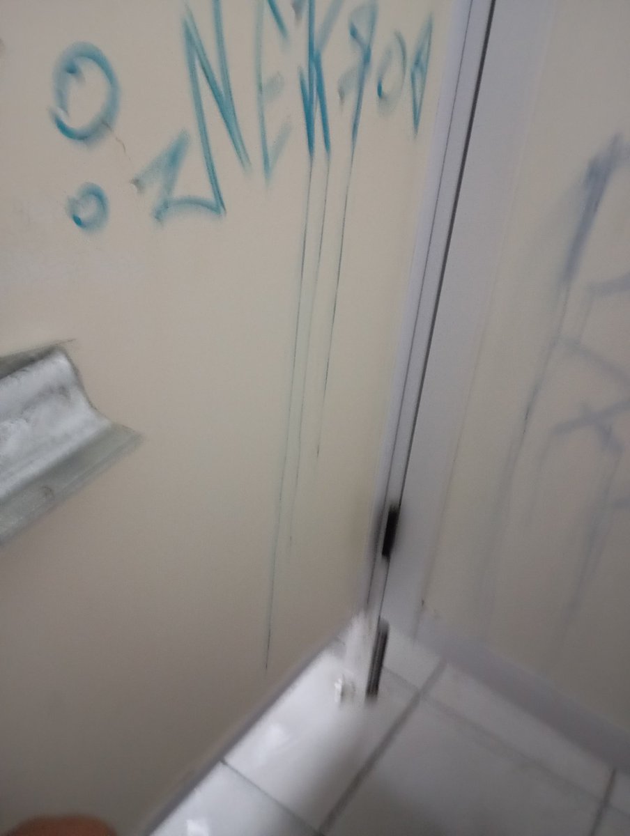 Marcelobi48's tweet image. Este baño es del hospital Elizalde en Caba hay que activarlo tiene glory holy esta genial yo pude  comer una rica pija de un turrito pero se fue rápido je je com cuidado siempre es un baño de hospital pero..... Se ve que se hacen cosas