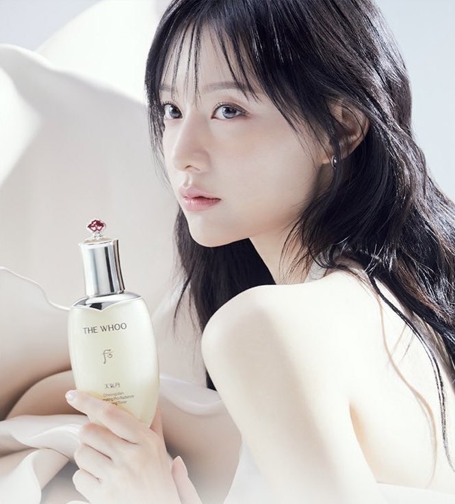 jiwoneejt's tweet photo. OMYGOD AM I SEEING THINGS ? IS THIS KIM JIWON https://t.co/cSt93GzONd