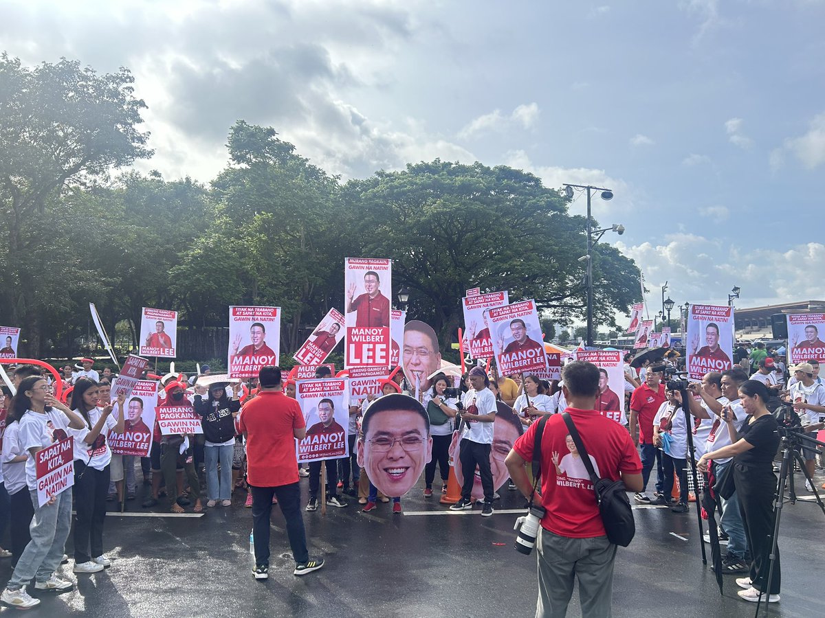 DSampangINQ's tweet photo. LOOK: Supporters of Agri Party-list Rep. Wilbert Lee stage a program outside the Manila Hotel Tent on the first day of filing of certificate of candidacy for the midterm elections.

Lee is set to file his COC for senator today.

@inquirerdotnet https://t.co/jlu6B3rJmD